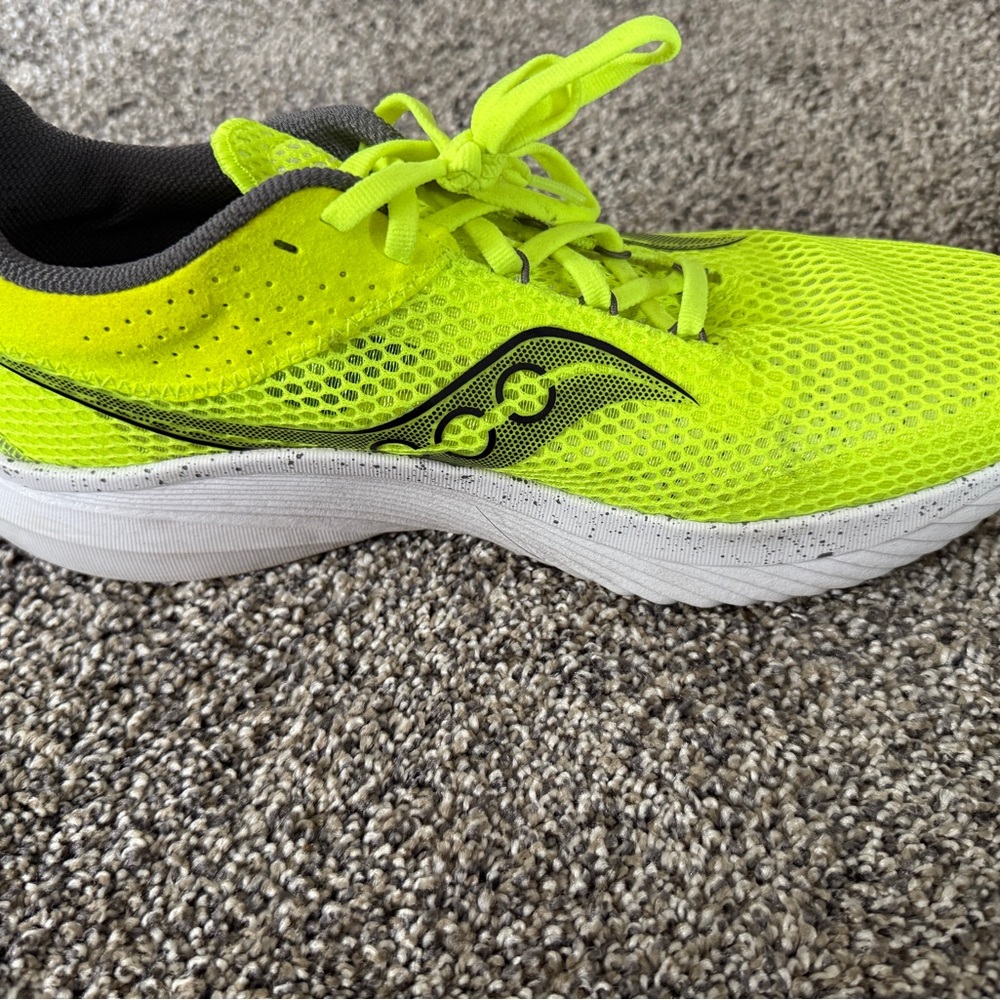 Men’s Saucony Kinvara 14 Neon Yellow Running Shoes - Picture 4 of 6